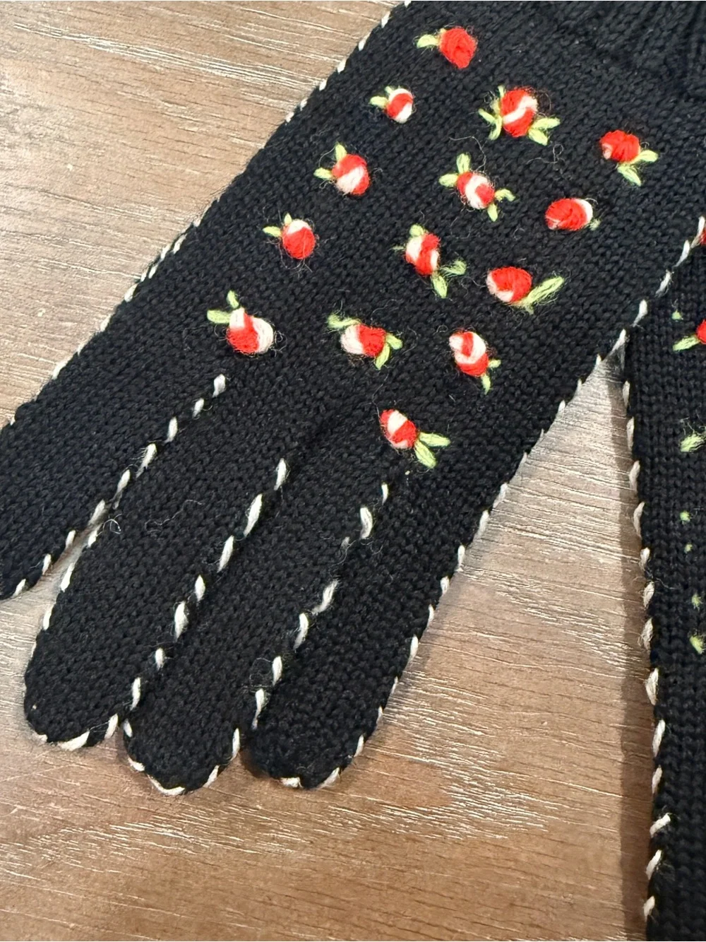 Vintage cottagecore black 100% wool knit gloves w/ red hand embroidered flowers